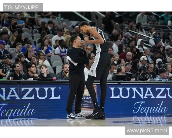 米奇·约翰逊：不只是文班 我们全队都越打越急躁